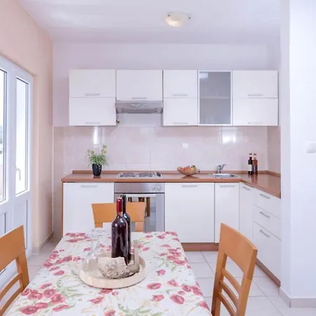 One Bedroom Luxury With Balcony And Sea View 1 아파트
